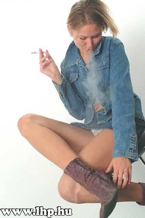 Smoking girls 031