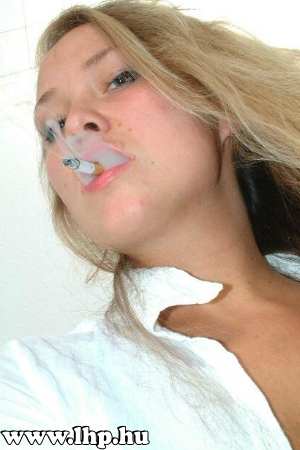 Smoking girls 071