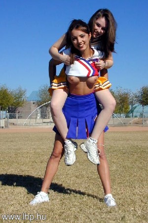 Cheerleaders 028