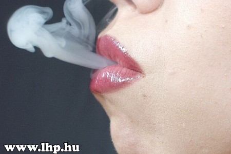 Dohányzó lányok 006