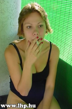 Dohányzó lányok 007