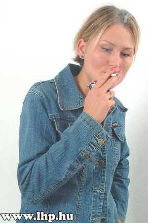 Dohányzó lányok 031