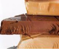 A csokoldt fogyaszthatjuk tbls, szelet, reges csokold, valamint tlttt s tltelk nlkli vltozatokban. 