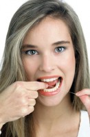 A praktikus fogselyem segtsgvel tisztn tarthatja a fogkzket is